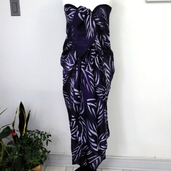 Vintage Batik ladies sarong, 64" x 43" - Picture 1 of 5